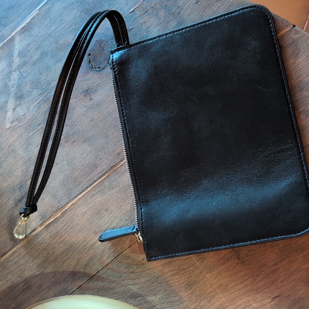{LAST CHANCE!} Like New Black Wristlet with Clip
